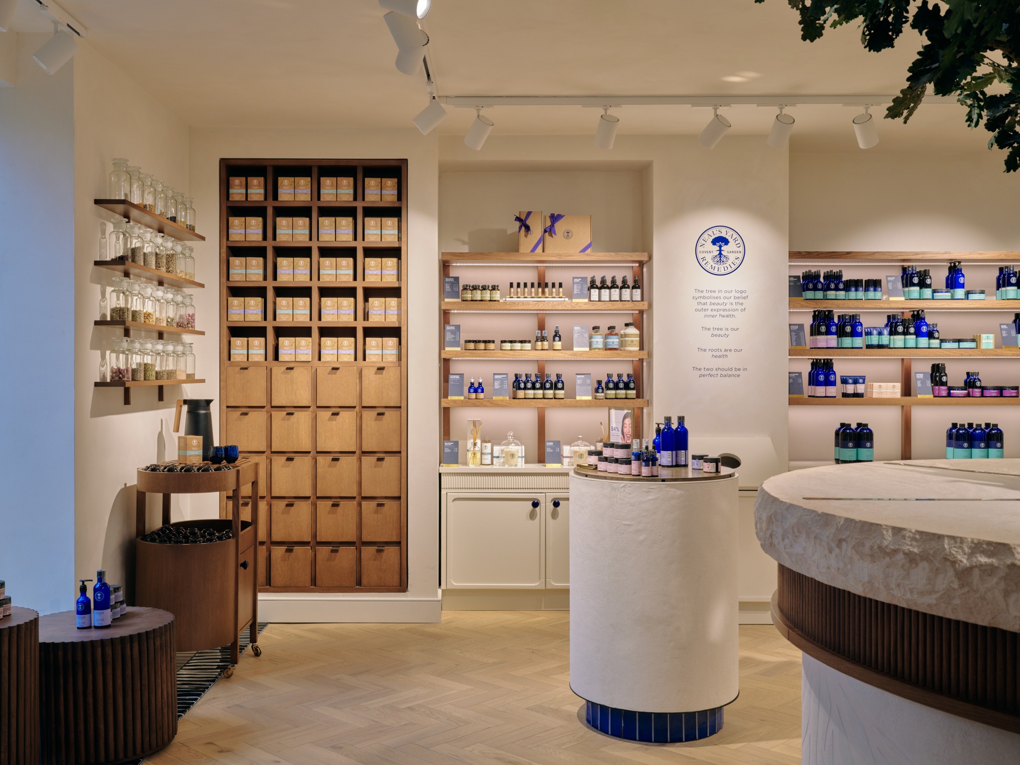 Neal’s Yard Remedies flagship store design detail 4